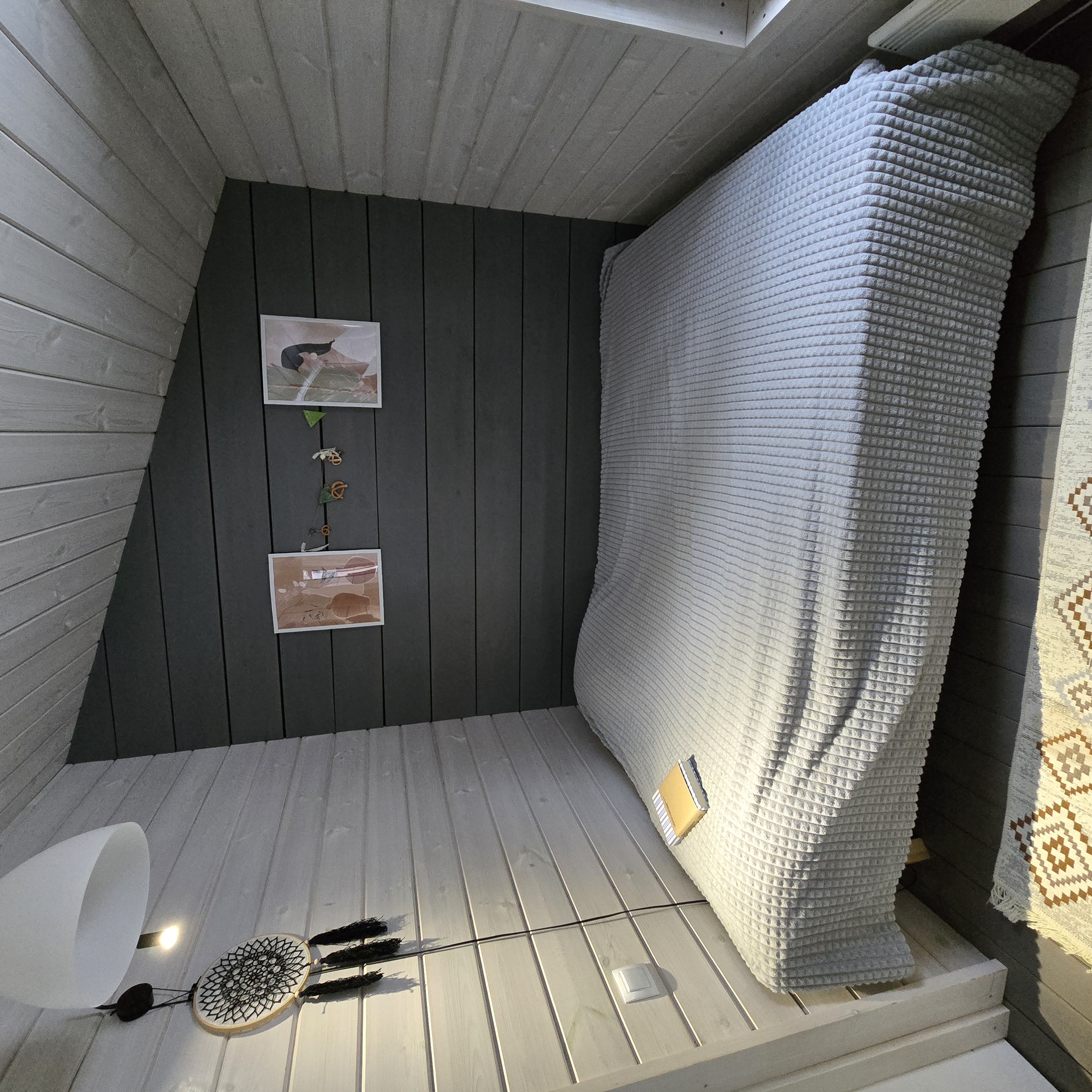 Спальня в основной части дома